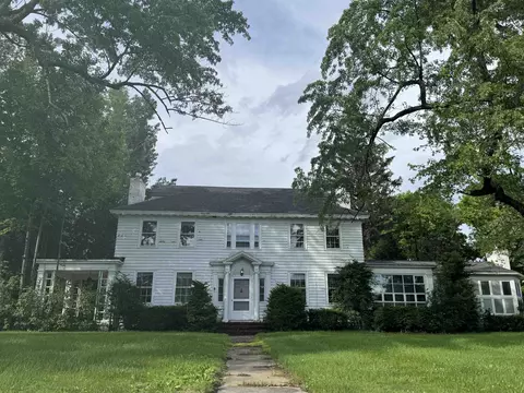 31 Pearl St, Essex Junction, VT 05452
