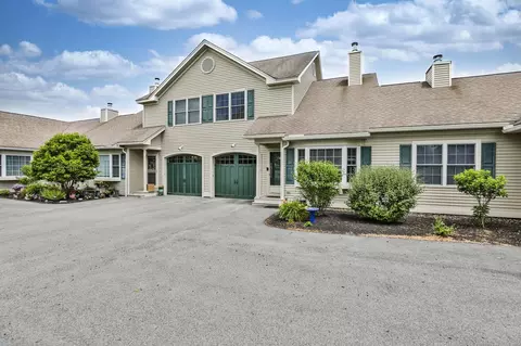 72 Mountain Village Rd, Windham, NH 03087