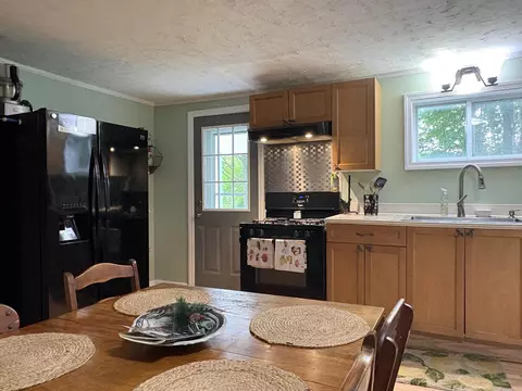 Kitchen - 137 Jericho Rd, Richmond, VT 05477 photo 1 of 9