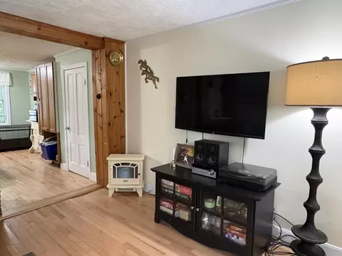 Living - 137 Jericho Rd, Richmond, VT 05477 photo 2 of 6