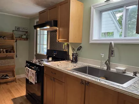 Kitchen - 137 Jericho Rd, Richmond, VT 05477 photo 6 of 9