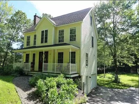 295 Stepping Stone Rd, Lee, NH 03861