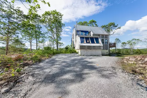 81 Disdam Rd, Holderness, NH 03245