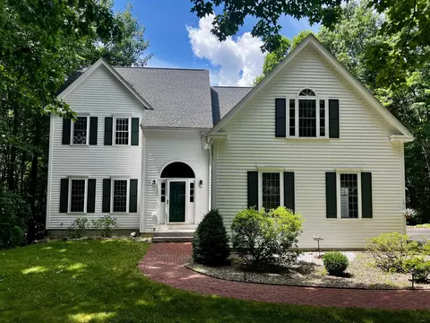 14 Whittier Dr, Bow, NH 03304