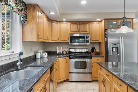 Kitchen - 12 Haskell Rd, Windham, NH 03087 photo 3 of 4