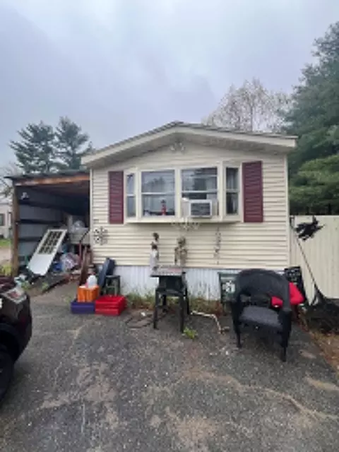 21 Fernald Ln, Rochester, NH 03867