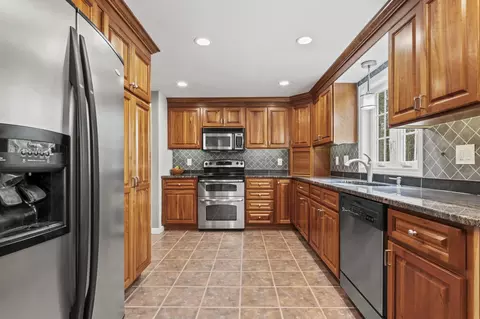 Kitchen - 3 Hillside Rd, Windham, NH 03087 photo 2 of 3