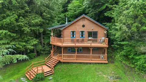 46 Log Cabin Dr, Cambridge, VT 05465