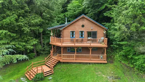 46 Log Cabin Dr, Cambridge, VT 05465