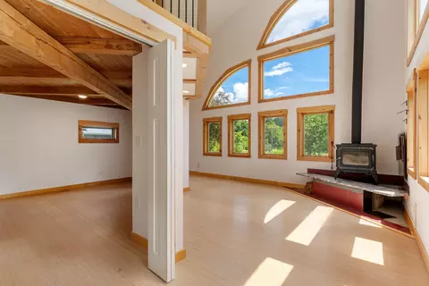Living - 614 Gray Rd, Plainfield, VT 05667 photo 3 of 8