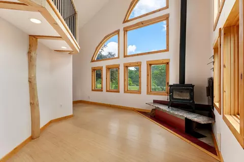 Living - 614 Gray Rd, Plainfield, VT 05667 photo 5 of 8