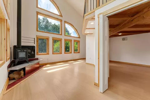 Living - 614 Gray Rd, Plainfield, VT 05667 photo 4 of 8