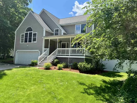 20 Lamprey Village Dr, Epping, NH 03042