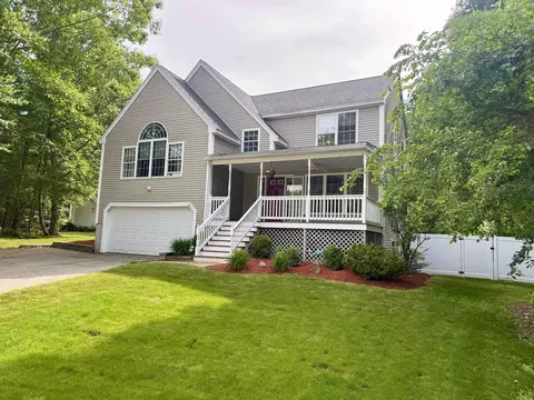 20 Lamprey Village Dr, Epping, NH 03042