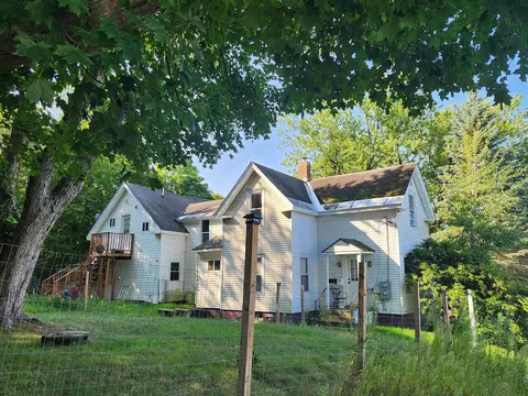 89 Belding St, Claremont, NH 03743
