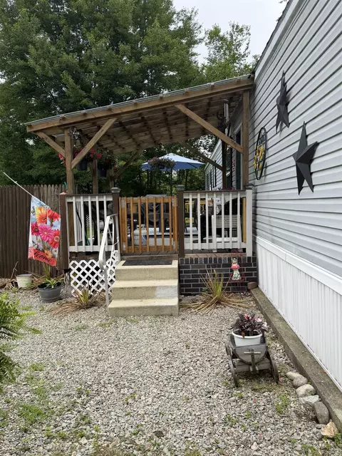 12 Wetherby Dr, Winchester, NH 03470