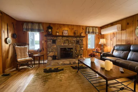 Living - 11 Abbott Ln, Ossipee, NH 03864 photo 2 of 4