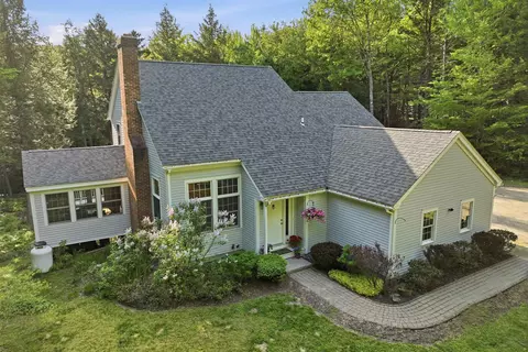 25 James Ln, Hebron, NH 03241