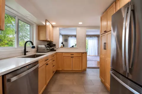 Kitchen - 2835 Mountain View Rd, Williston, VT 05495 photo 3 of 5