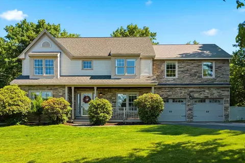9 Tennyson Dr, Manchester, NH 03104