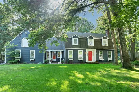 9 Meadowview Dr, Plaistow, NH 03865