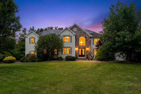 271 Merritt Nyberg Ln, Manchester, NH 03104