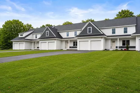 97 Driftwood Cir #37, Sandown, NH 03873