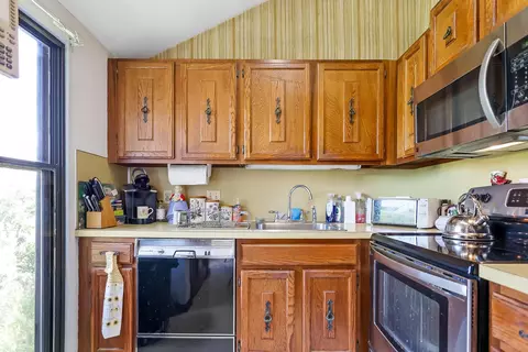 Kitchen - 951 Ocean Blvd #1, Hampton, NH 03842 photo 2 of 3
