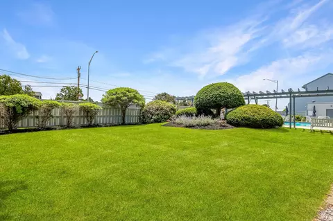 Exterior - 951 Ocean Blvd #1, Hampton, NH 03842 photo 4 of 5