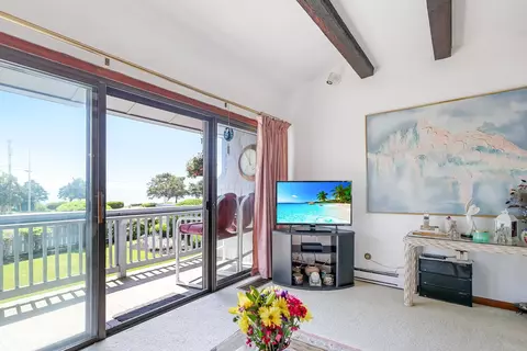 Living - 951 Ocean Blvd #1, Hampton, NH 03842 photo 3 of 4