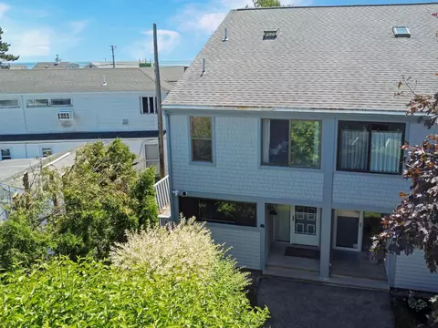 Exterior - 951 Ocean Blvd #1, Hampton, NH 03842 photo 1 of 5