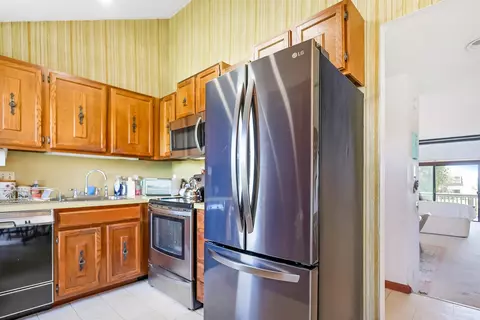 Kitchen - 951 Ocean Blvd #1, Hampton, NH 03842 photo 1 of 3