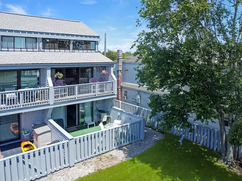 Exterior - 951 Ocean Blvd #1, Hampton, NH 03842 photo 2 of 5