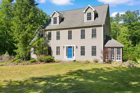 17 Stanley Pond Dr, Rochester, NH 03839