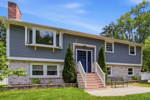 5 Berkley St, Merrimack, NH 03054