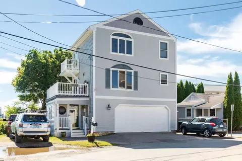 5 Viking St, Hampton, NH 03842