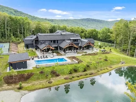 1084 Wade Pasture Rd, Stowe, VT 05672