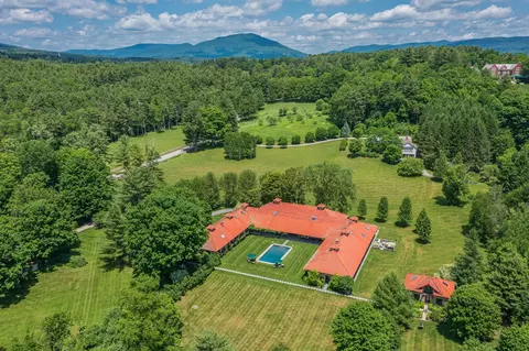 2236 River Rd, Manchester, VT 05254