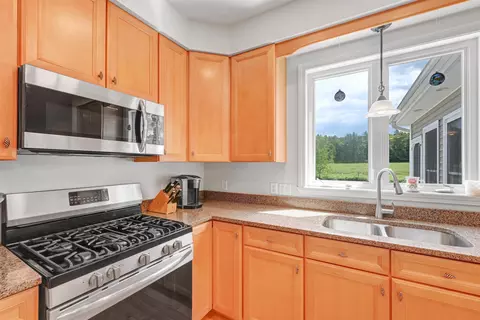 Kitchen - 41 Tyler Pl, Jericho, VT 05465 photo 3 of 4