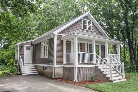 24 Mountain Rd, Raymond, NH 03077