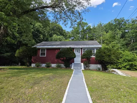 9 Louise Dr, Litchfield, NH 03052