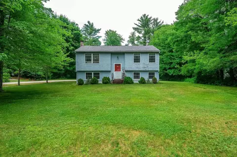 89 Oak St, Rochester, NH 03839