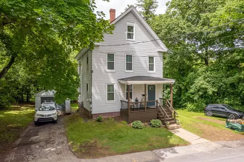 61 High St, Tilton, NH 03276