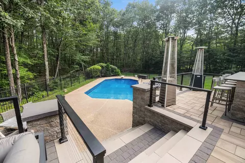 Exterior - 36 Northland Rd, Windham, NH 03087 photo 8 of 9