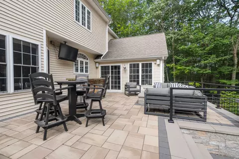 Exterior - 36 Northland Rd, Windham, NH 03087 photo 5 of 9
