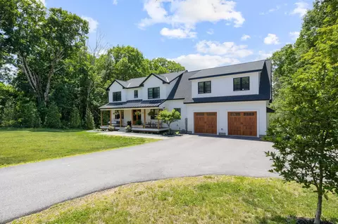42 Old Centre Rd, Deerfield, NH 03037