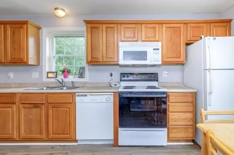Kitchen - 9 Misty Ln, Hooksett, NH 03106 photo 6 of 6