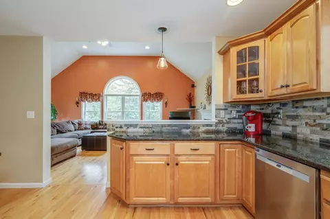 Kitchen - 9 Misty Ln, Hooksett, NH 03106 photo 5 of 6