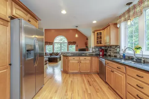 Kitchen - 9 Misty Ln, Hooksett, NH 03106 photo 3 of 6