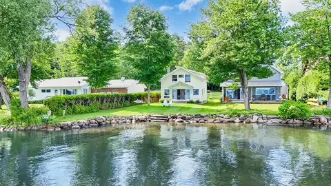 80 Smugglers Rd, Newport, VT 05855